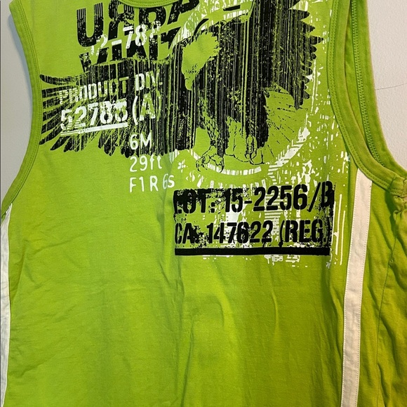 Green Graphic Sleeveless Shirt - Picture 5 of 7
